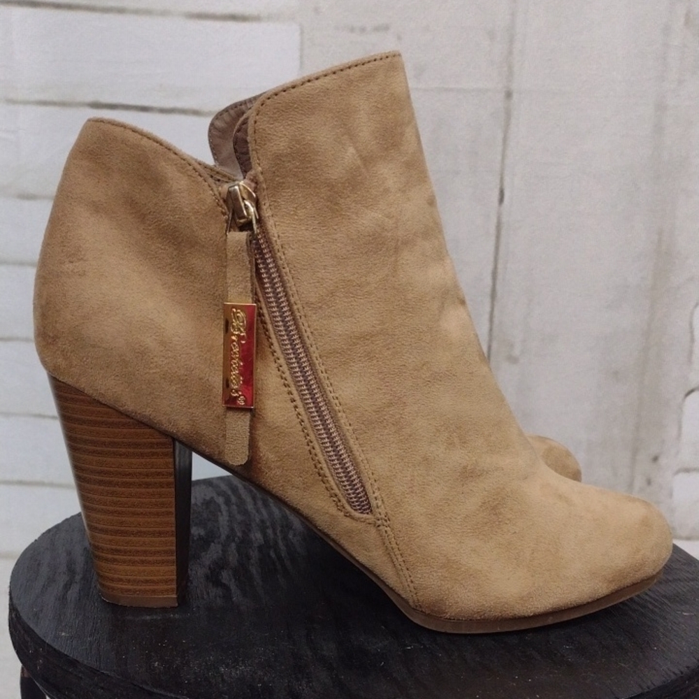 Breckelles Tan Suede Ankle Booties with Block Heel Size 10 - Picture 4 of 7